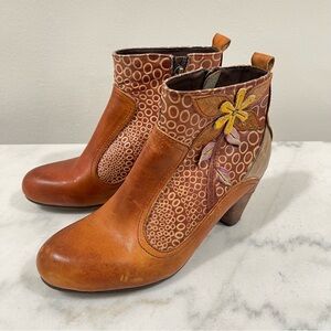 L’Artiste by Spring Step Dramatic Boots Booties Flower Leather Sz 36 (US 5-6)